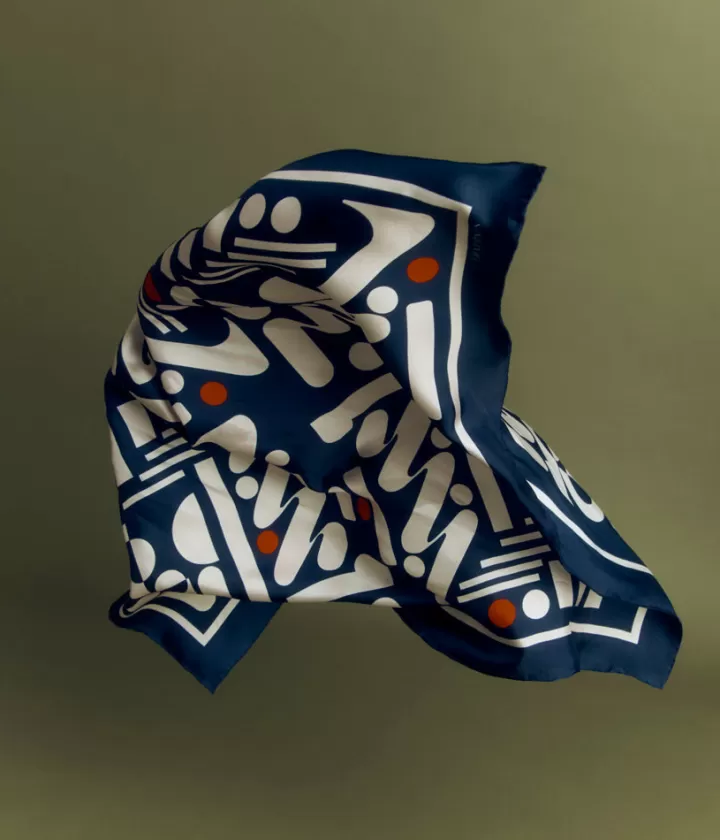 Accessoires>DEVERNOIS Carré en twill de soie Imprimé géométrique Bleumarine