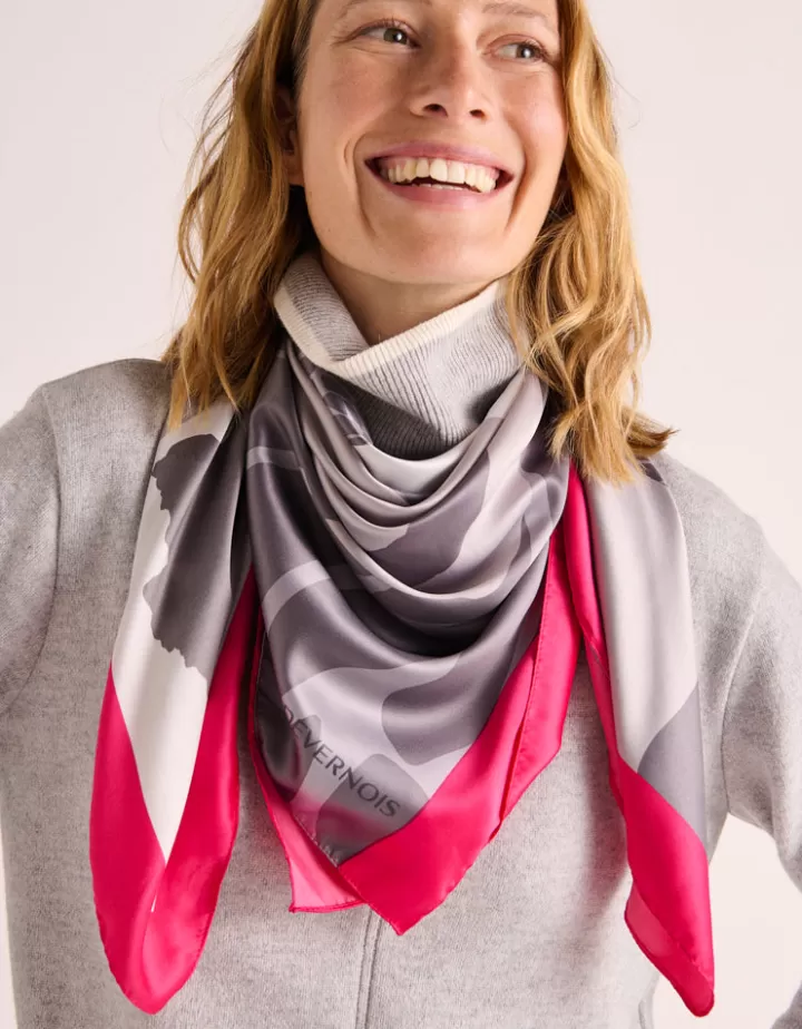 Accessoires>DEVERNOIS Echarpe imprimée En satin Gris