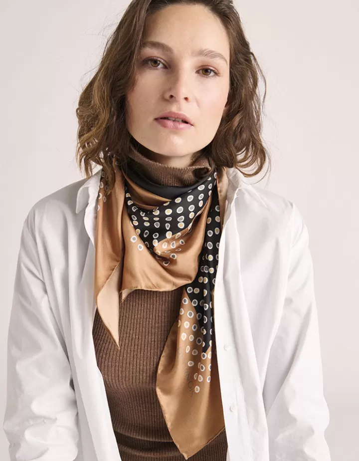 Accessoires>DEVERNOIS Echarpe imprimée En twill de soie Beige